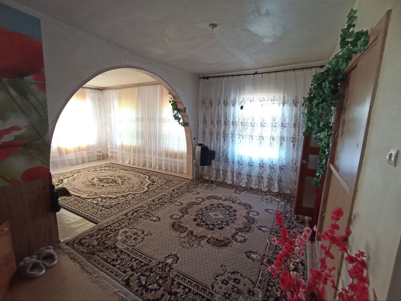 ‼Продам дом на ул. Заводская(район площади Ленина). Дом 107 м², гараж. Заезд во двор на несколько авто.Участок-12 соток-не приватизирован.В доме 5 комнаты (3 изолированных).Состояние заходи и живи, с/у совместный.Потолки 3,2 метра.Отопление-1к. котел, горячая вода-газовая колонка. Крыша шифер в идеальном сост...