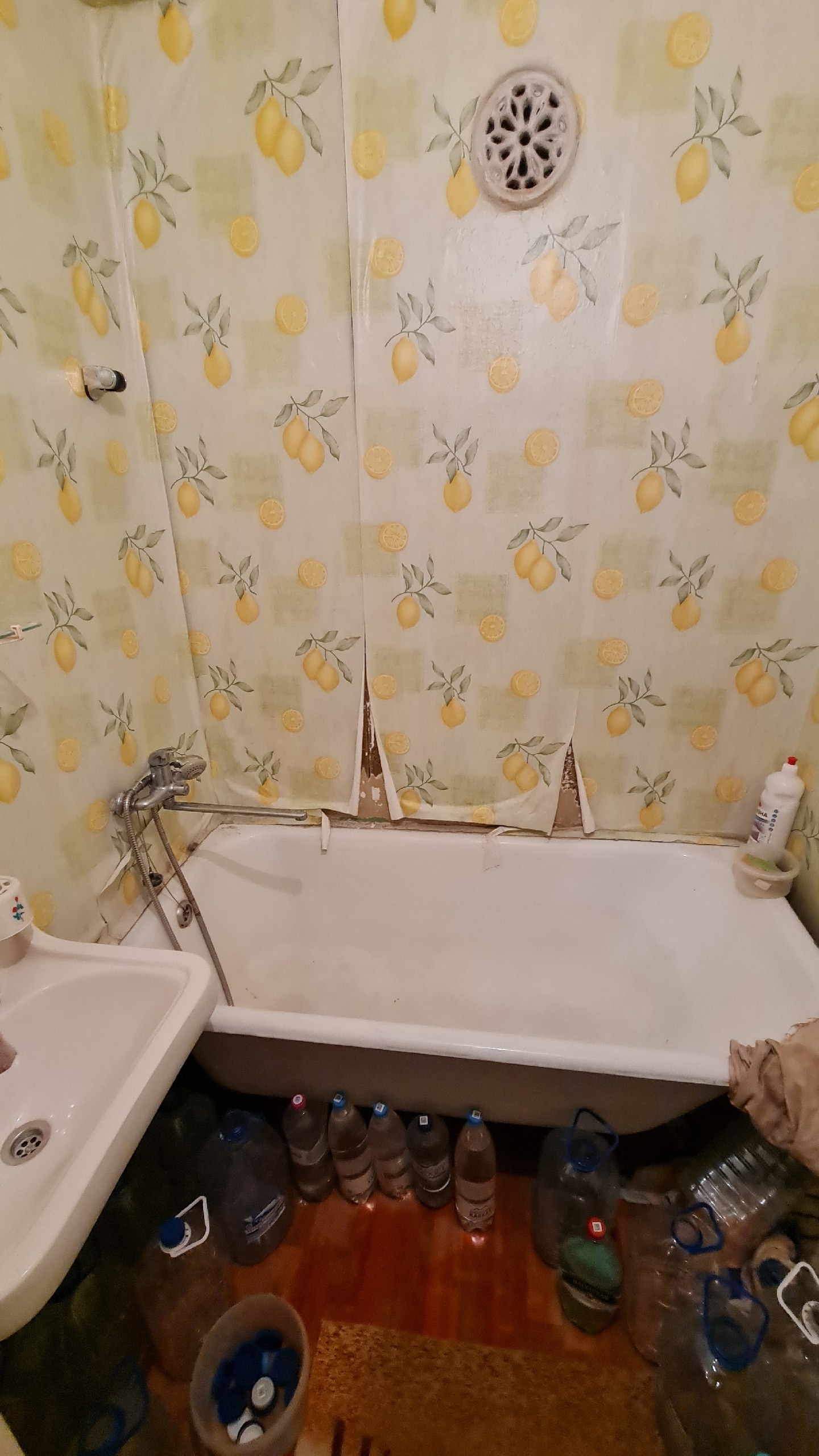 Продам 1-но комнатную квартиру в районе Кристалла. 3/9,не угловая,очень теплая квартира. ОП-31/6.Лифт работает.Есть парковка. Цена 1,6 млн.руб. +79591245605 /МАХ/